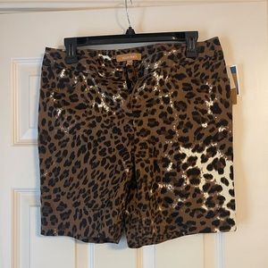 Ellen Tracy leopard shorts woman 4
